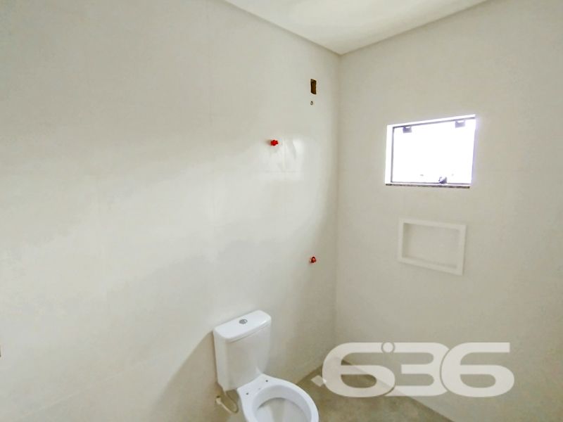 Modernidade, conforto e um projeto bem pensado para você viver o melhor de São Francisco do Sul!

Apresentamos esta excelente oportunidade de adquirir seu novo lar: um sobrado geminado, com 77,43m² de área, pronto para receber seus planos e conquistas.

Localizado no bairro Ubatuba, em São Francisco do Sul/SC, este imóvel oferece a tranquilidade de uma região em crescimento, com clima litorâneo, fácil acesso e ótima valorização. O terreno possui 60,75m², topografia plana, geometria regular e face norte – o que garante excelente iluminação natural ao longo do dia.

O sobrado conta com 2 suítes amplas com sacada, espaços integrados de sala de estar e jantar, além de uma funcional cozinha com copa, perfeita para quem valoriza o convívio e a praticidade.

Na parte térrea, o destaque fica por conta da área gourmet com churrasqueira privativa, ideal para reunir a família e os amigos, além de lavabo e acesso direto ao jardim. 

O imóvel também dispõe de 2 vagas de garagem e está completamente murado, o que garante segurança e privacidade. Além disso, conta com pontos prontos para instalação de iluminação embutida e sistema de internet.

Seu próximo lar começa aqui. Agende uma visita com a 636 Negócios Imobiliários e encante-se com esse projeto moderno e funcional. Afinal, só se constrói uma grande empresa com grandes pessoas – e grandes imóveis também.
 
636 NEGÓCIOS IMOBILIÁRIOS: A SUA MELHOR ESCOLHA
Com mais de 30 anos de experiência, a 636 Negócios Imobiliários é sua parceira ideal para encontrar o imóvel perfeito. Estamos prontos para ajudá-lo a fazer deste imóvel o seu novo lar.
 
Telefone: (47) 3451-0636
WhatsApp: (47) 99190-0636
 
Não perca esta oportunidade única. Visite nosso site para mais informações: i636.com.br