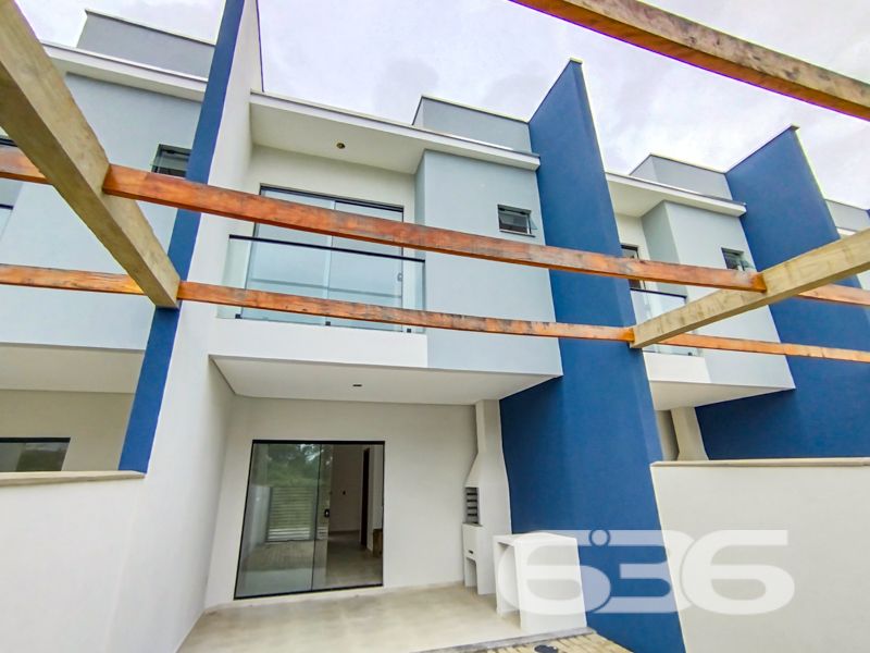 Modernidade, conforto e um projeto bem pensado para você viver o melhor de São Francisco do Sul!

Apresentamos esta excelente oportunidade de adquirir seu novo lar: um sobrado geminado, com 77,43m² de área, pronto para receber seus planos e conquistas.

Localizado no bairro Ubatuba, em São Francisco do Sul/SC, este imóvel oferece a tranquilidade de uma região em crescimento, com clima litorâneo, fácil acesso e ótima valorização. O terreno possui 60,75m², topografia plana, geometria regular e face norte – o que garante excelente iluminação natural ao longo do dia.

O sobrado conta com 2 suítes amplas com sacada, espaços integrados de sala de estar e jantar, além de uma funcional cozinha com copa, perfeita para quem valoriza o convívio e a praticidade.

Na parte térrea, o destaque fica por conta da área gourmet com churrasqueira privativa, ideal para reunir a família e os amigos, além de lavabo e acesso direto ao jardim. 

O imóvel também dispõe de 2 vagas de garagem e está completamente murado, o que garante segurança e privacidade. Além disso, conta com pontos prontos para instalação de iluminação embutida e sistema de internet.

Seu próximo lar começa aqui. Agende uma visita com a 636 Negócios Imobiliários e encante-se com esse projeto moderno e funcional. Afinal, só se constrói uma grande empresa com grandes pessoas – e grandes imóveis também.
 
636 NEGÓCIOS IMOBILIÁRIOS: A SUA MELHOR ESCOLHA
Com mais de 30 anos de experiência, a 636 Negócios Imobiliários é sua parceira ideal para encontrar o imóvel perfeito. Estamos prontos para ajudá-lo a fazer deste imóvel o seu novo lar.
 
Telefone: (47) 3451-0636
WhatsApp: (47) 99190-0636
 
Não perca esta oportunidade única. Visite nosso site para mais informações: i636.com.br