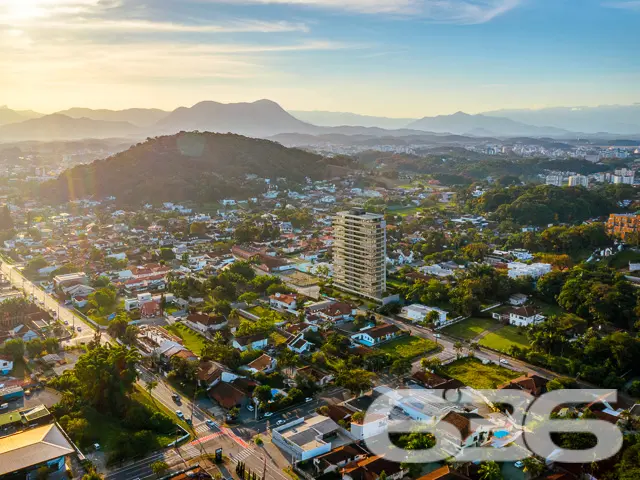 VENDE-SE APARTAMENTO DE LUXO COM SUÍTE MASTER + 2 