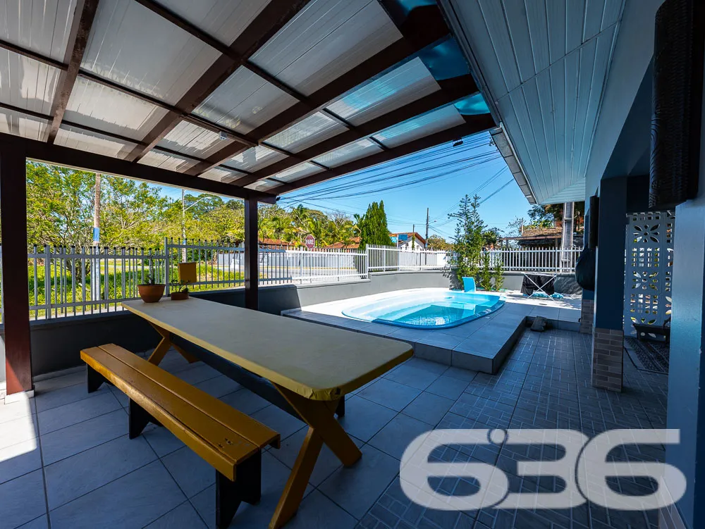 Casa à venda no bairro Pinheiros em Balneário Barr