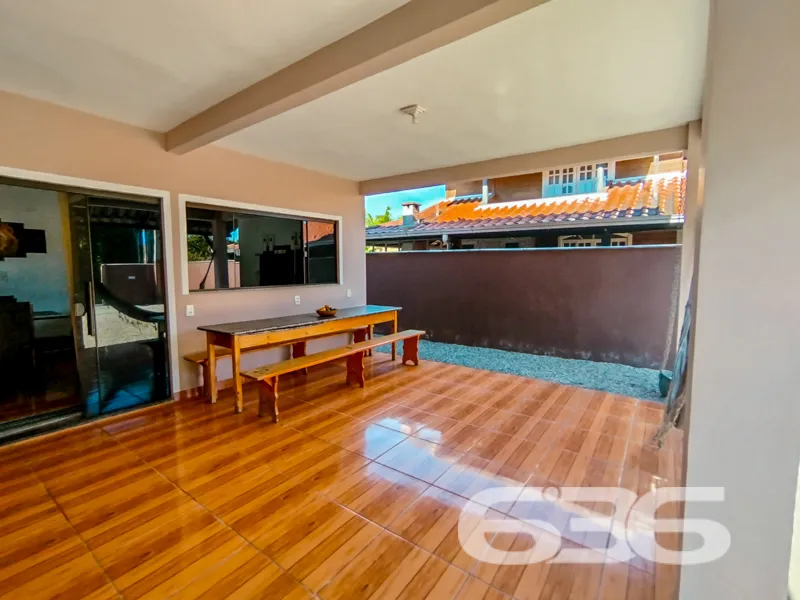 Casa à venda no bairro Costeira, em Balneário Barr