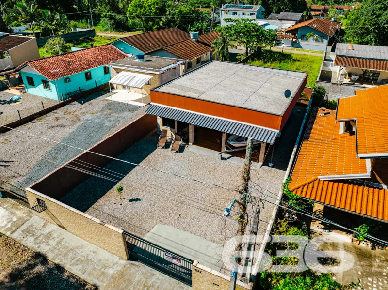 Casa à venda no bairro Costeira, em Balneário Barr