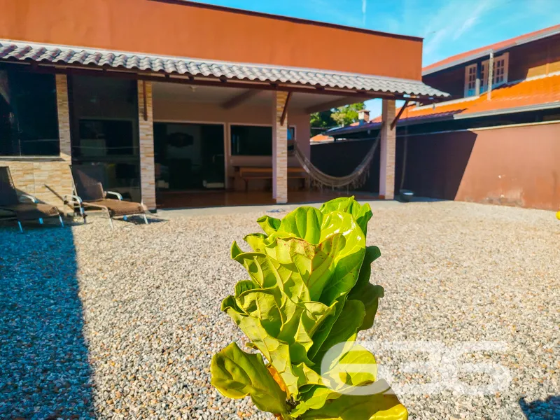 Casa à venda no bairro Costeira, em Balneário Barr