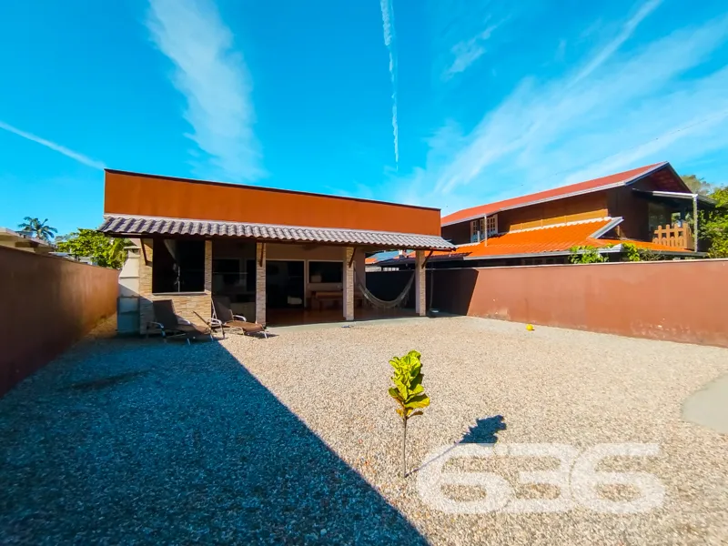 Casa à venda no bairro Costeira, em Balneário Barr