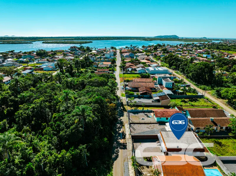 Casa à venda no bairro Costeira, em Balneário Barr