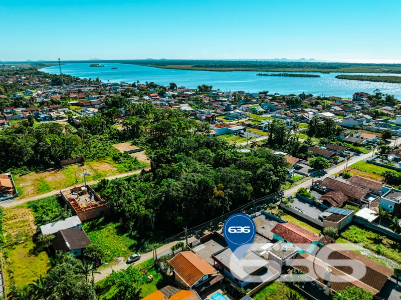 Casa à venda no bairro Costeira, em Balneário Barr