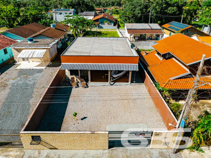 Casa à venda no bairro Costeira, em Balneário Barr