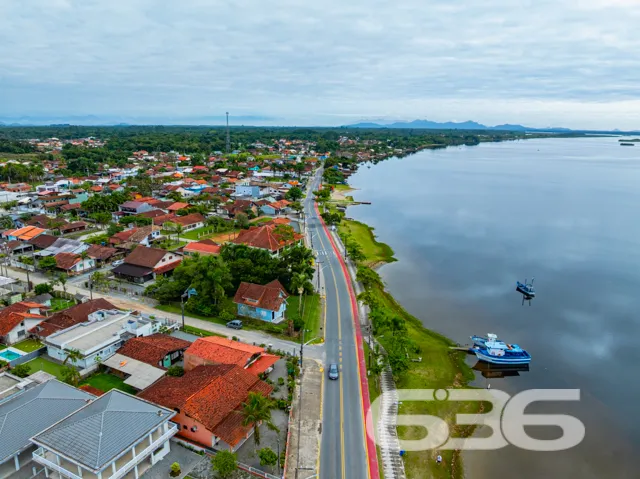 Oportunidade Única! Encantadora Residência Térrea