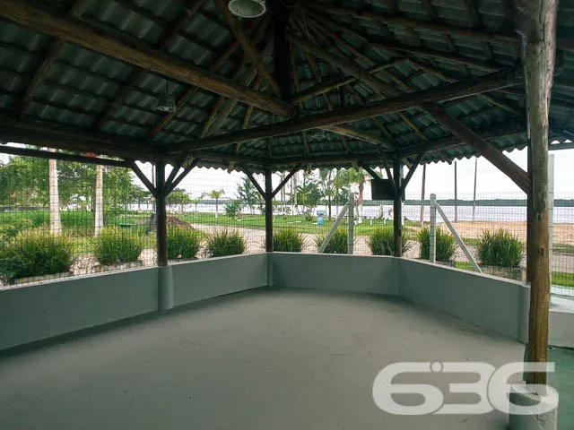 VENDE-SE IMÓVEL COMERCIAL E RESIDENCIAL COM FUNDOS