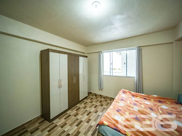 VENDE-SE IMÓVEL COMERCIAL E RESIDENCIAL COM FUNDOS