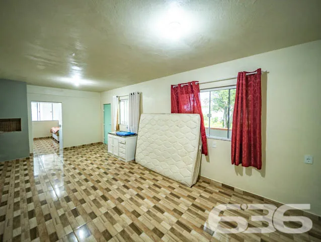 VENDE-SE IMÓVEL COMERCIAL E RESIDENCIAL COM FUNDOS