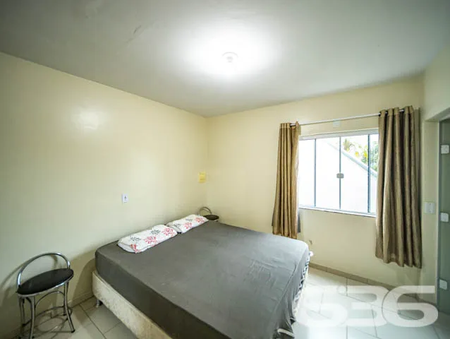 VENDE-SE IMÓVEL COMERCIAL E RESIDENCIAL COM FUNDOS