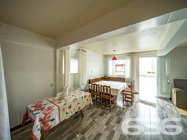 VENDE-SE IMÓVEL COMERCIAL E RESIDENCIAL COM FUNDOS