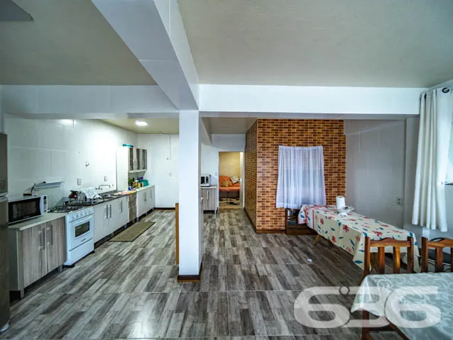 VENDE-SE IMÓVEL COMERCIAL E RESIDENCIAL COM FUNDOS