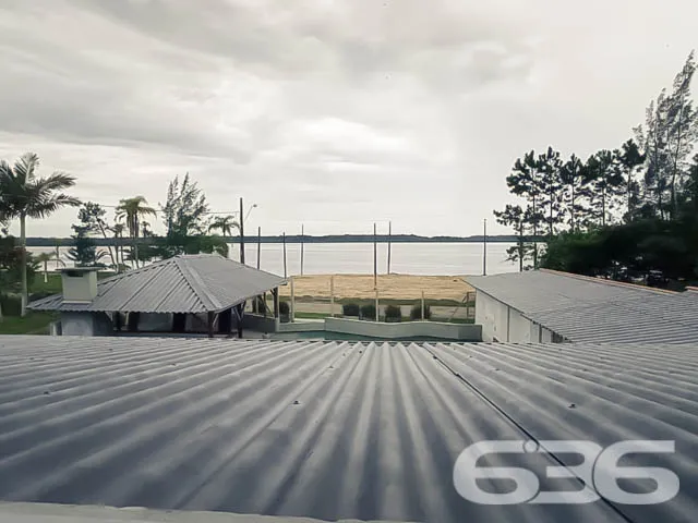 VENDE-SE IMÓVEL COMERCIAL E RESIDENCIAL COM FUNDOS