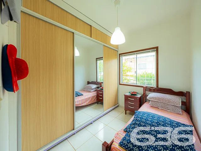 EXCELENTE CASA COM 3 QUARTOS + OFICINA A APENAS 22