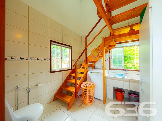 EXCELENTE CASA COM 3 QUARTOS + OFICINA A APENAS 22