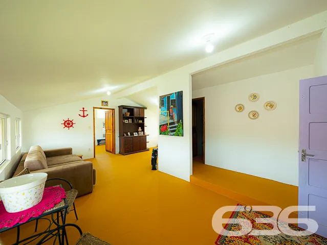 EXCELENTE CASA COM 3 QUARTOS + OFICINA A APENAS 22