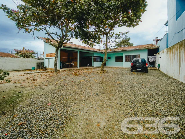 RESIDÊNCIA À VENDA EM BALNEÁRIO BARRA DO SUL, SANT