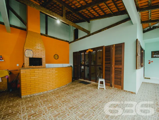 RESIDÊNCIA À VENDA EM BALNEÁRIO BARRA DO SUL, SANT