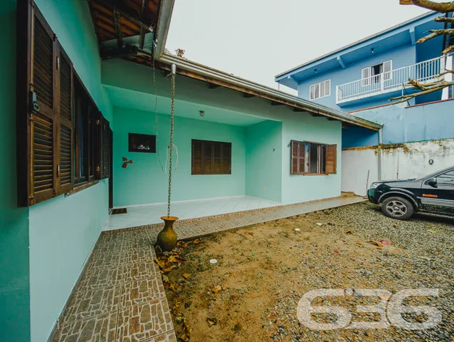 RESIDÊNCIA À VENDA EM BALNEÁRIO BARRA DO SUL, SANT