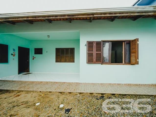 RESIDÊNCIA À VENDA EM BALNEÁRIO BARRA DO SUL, SANT