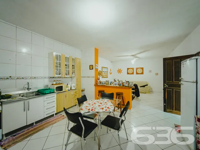 RESIDÊNCIA À VENDA EM BALNEÁRIO BARRA DO SUL, SANT