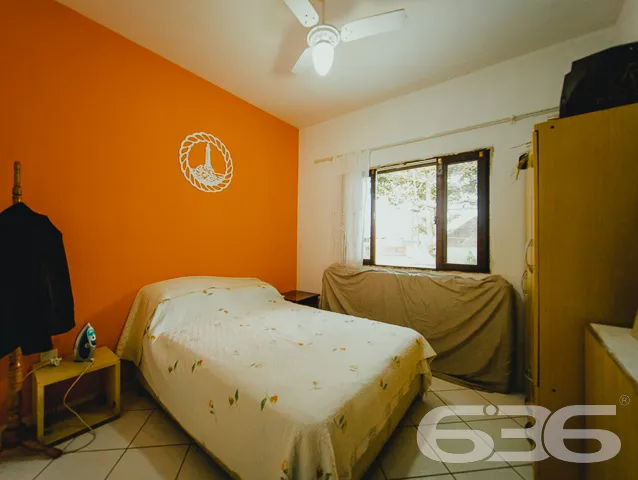 RESIDÊNCIA À VENDA EM BALNEÁRIO BARRA DO SUL, SANT