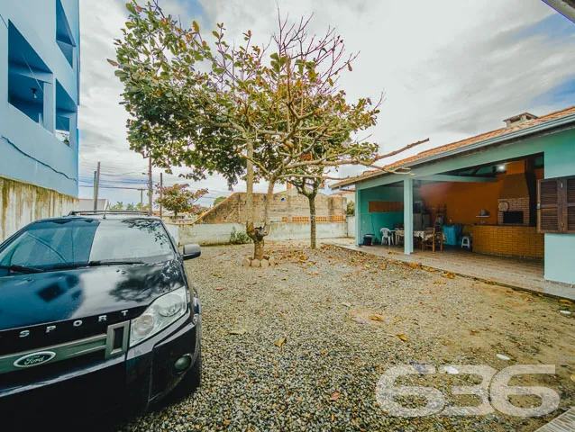 RESIDÊNCIA À VENDA EM BALNEÁRIO BARRA DO SUL, SANT