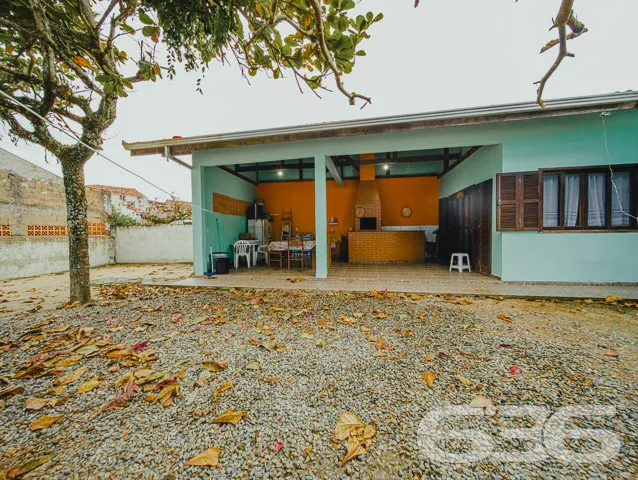 RESIDÊNCIA À VENDA EM BALNEÁRIO BARRA DO SUL, SANT