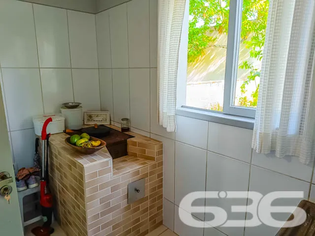 Apresentamos esta charmosa residência térrea, loca