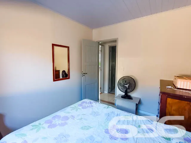 Apresentamos esta charmosa residência térrea, loca