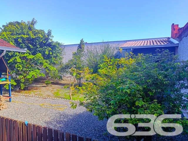 Apresentamos esta charmosa residência térrea, loca