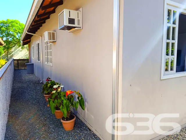 Apresentamos esta charmosa residência térrea, loca