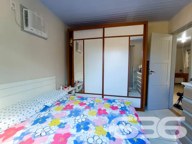 Apresentamos esta charmosa residência térrea, loca