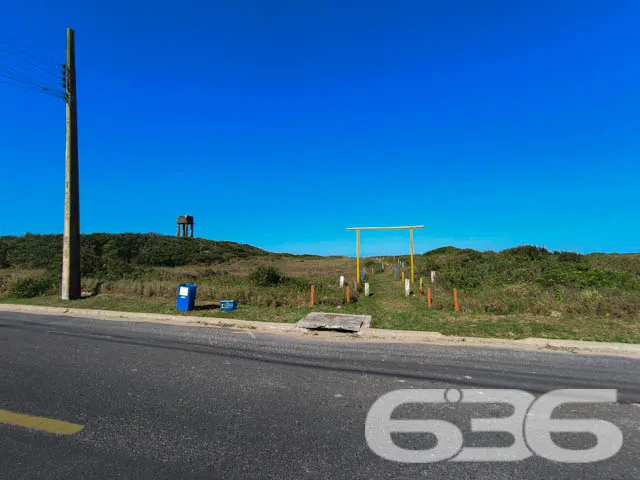 OPORTUNIDADE IMPERDÍVEL A POUCOS METROS DO MAR!

A