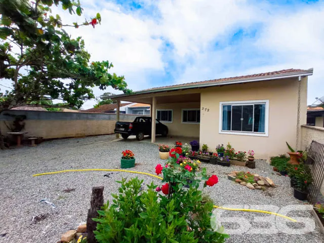 DUAS CASAS EM TERRENO NO BAIRRO SALINAS - BALNEÁRI