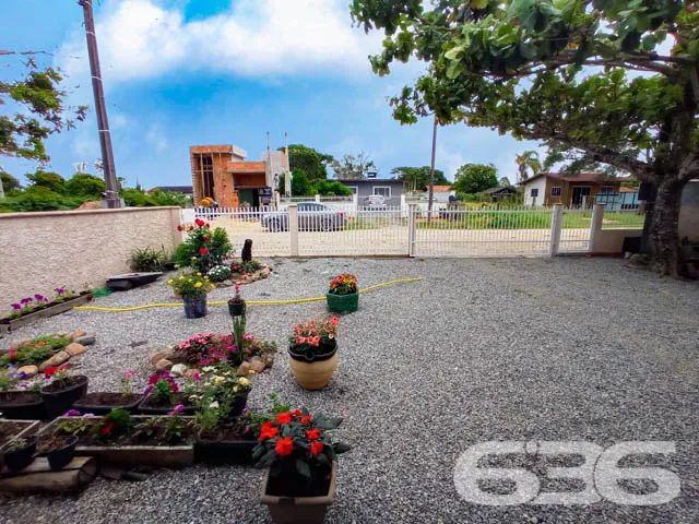 DUAS CASAS EM TERRENO NO BAIRRO SALINAS - BALNEÁRI