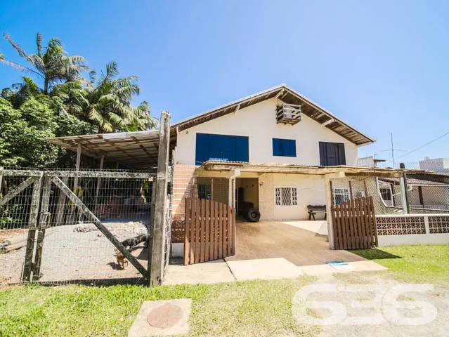 EXCELENTE RESIDÊNCIA COM 2 SUÍTE E MAIS 3 QUARTOS