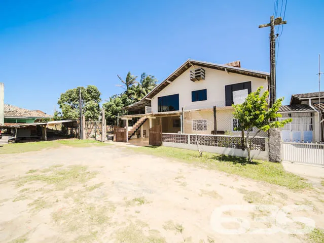 EXCELENTE RESIDÊNCIA COM 2 SUÍTE E MAIS 3 QUARTOS