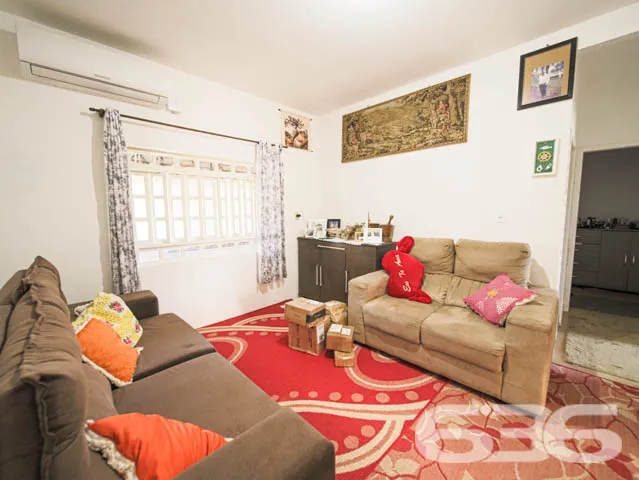 EXCELENTE RESIDÊNCIA COM 2 SUÍTE E MAIS 3 QUARTOS