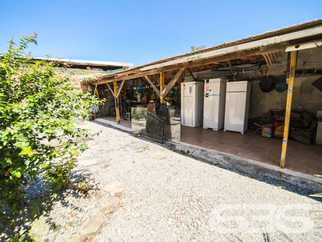 EXCELENTE RESIDÊNCIA COM 2 SUÍTE E MAIS 3 QUARTOS