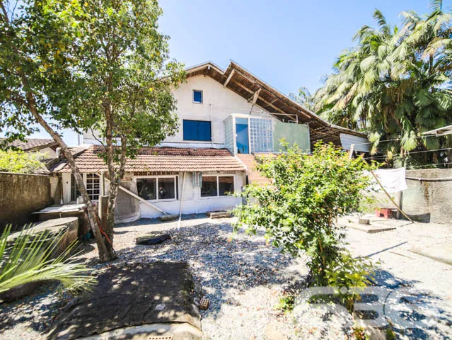 EXCELENTE RESIDÊNCIA COM 2 SUÍTE E MAIS 3 QUARTOS