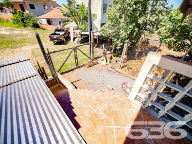 EXCELENTE RESIDÊNCIA COM 2 SUÍTE E MAIS 3 QUARTOS