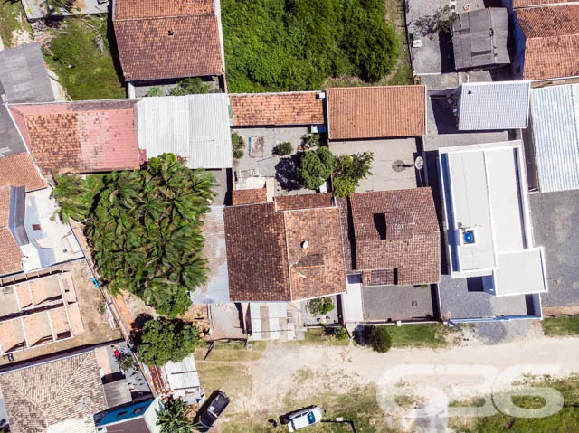 EXCELENTE RESIDÊNCIA COM 2 SUÍTE E MAIS 3 QUARTOS