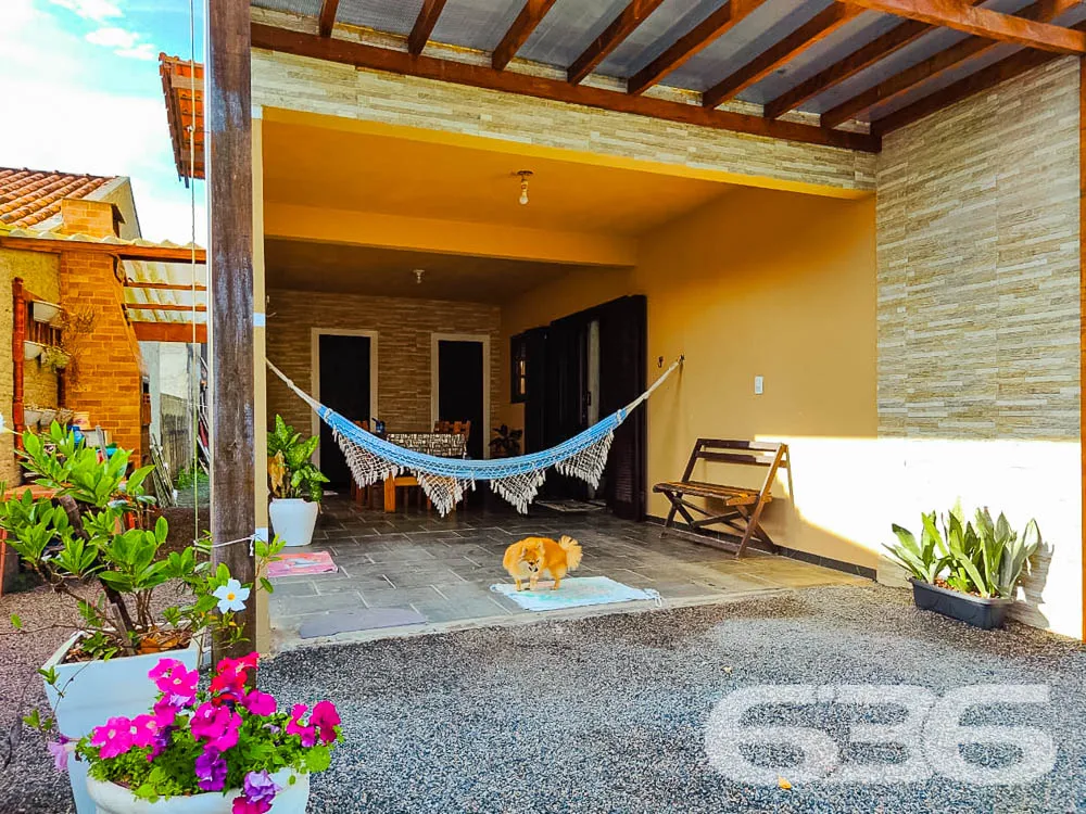 VENDE-SE LINDO SOBRADO PRÓXIMO AO MAR - ESTUDA PER