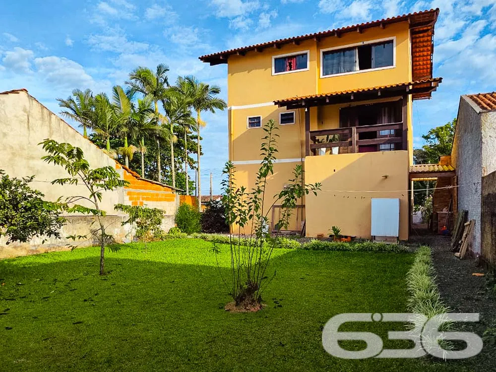 VENDE-SE LINDO SOBRADO PRÓXIMO AO MAR - ESTUDA PER