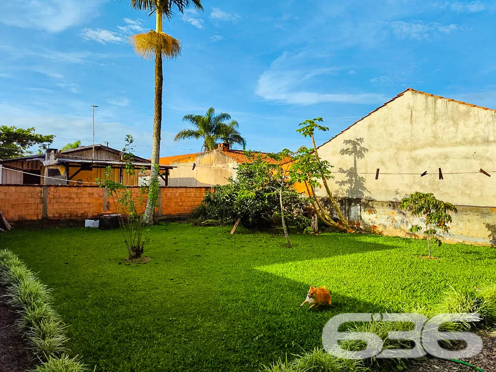 VENDE-SE LINDO SOBRADO PRÓXIMO AO MAR - ESTUDA PER