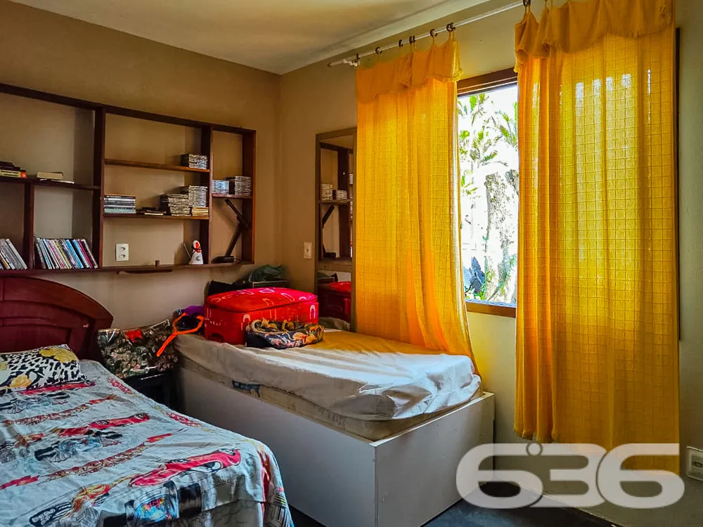 VENDE-SE LINDO SOBRADO PRÓXIMO AO MAR - ESTUDA PER