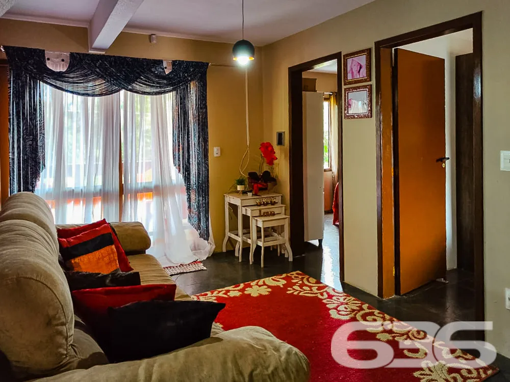 VENDE-SE LINDO SOBRADO PRÓXIMO AO MAR - ESTUDA PER